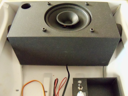 Hetzer Speaker inside shot